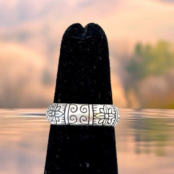 BRIGHTON~Sterling Silver 925 Retired "Marrakesh" Etched Flowers Stack Ring.  Sz8 - Picture 1 of 7